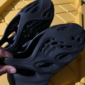 Yeezy foam runner onyx